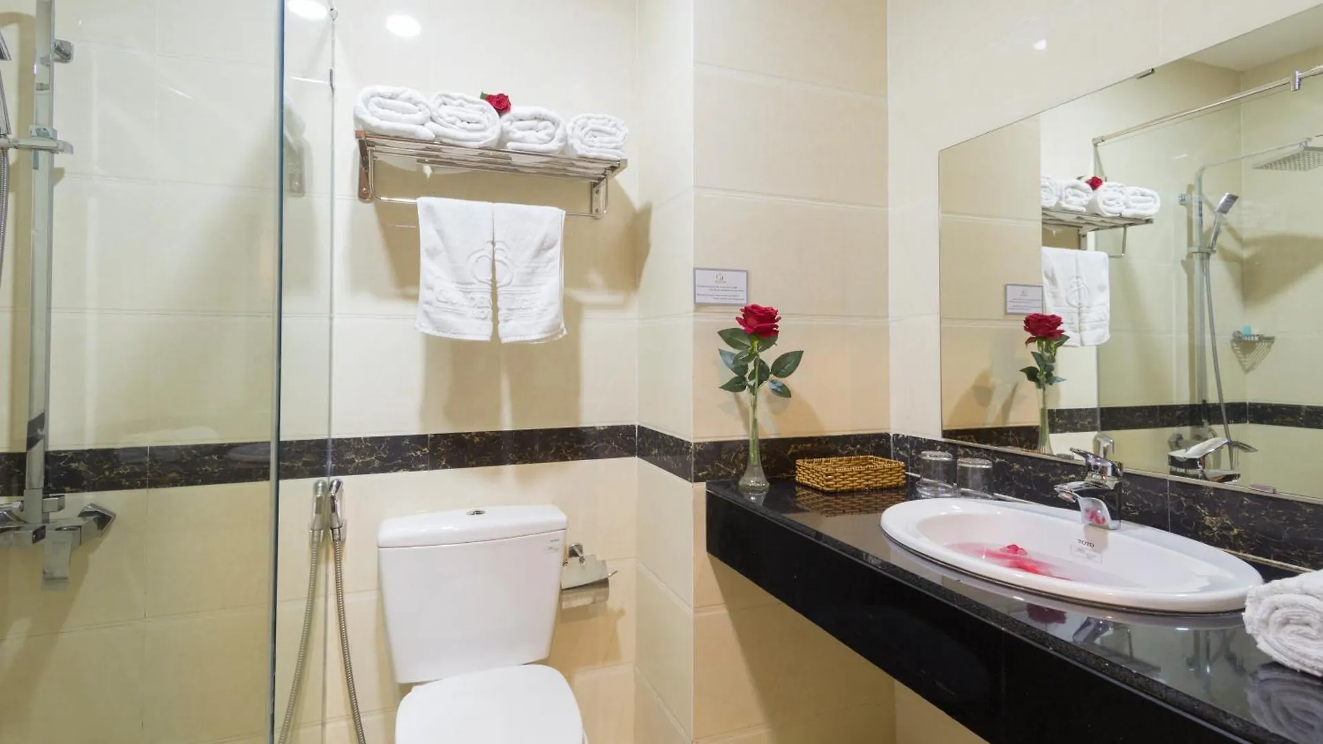Golden Light Da Nang Hotel